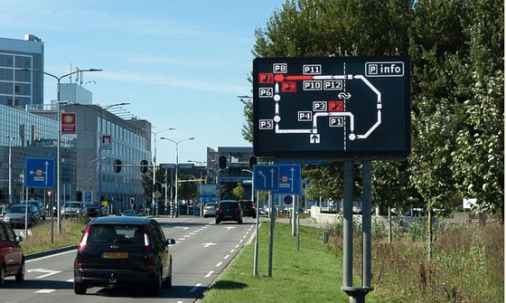 Kundengebundene P10 dynamische Verkehrsschilder Smart City, das LED-Anzeige warnt