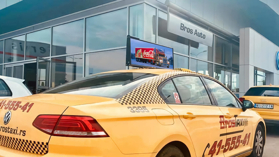 Nissen P2.5mm 4500 fahren Dachspitzen-Werbeschilder mit einem Taxi, die 4G Wifi GPS anschließen