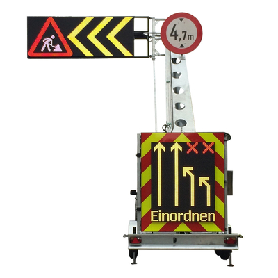 EN12966 im Freien Anhänger angebrachtes Solar VMS trieb Endverkehrszeichen an