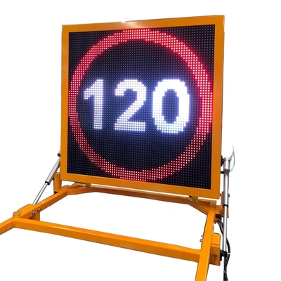 Warnzeichen-brachte mobiler LKW-Anhänger des Verkehrs-EN12966 LED-Schirm an