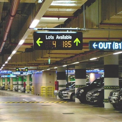Hohe Helligkeit EN12966 P12 farbenreiche LED-Anzeige für Parkplatz