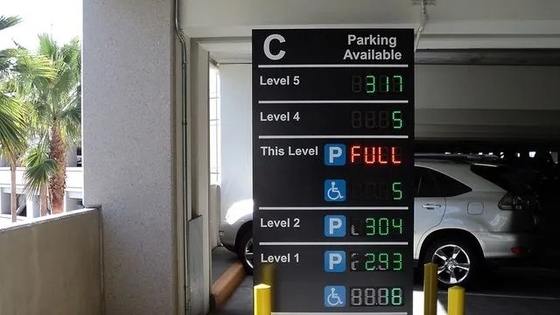 Hohe Helligkeit EN12966 P12 farbenreiche LED-Anzeige für Parkplatz